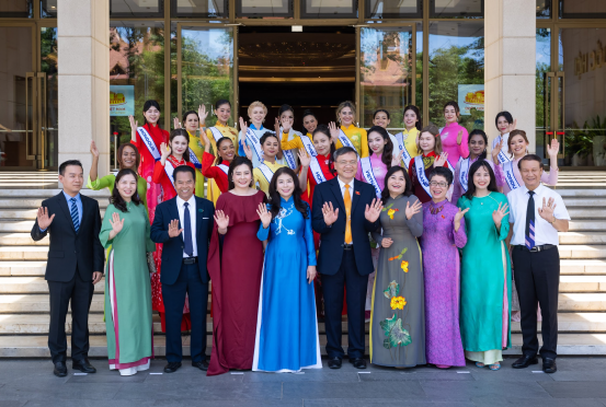 Phó Chủ nhiệm Văn phòng Quốc hội Lê Thu Hà gặp mặt Đoàn thí sinh Cuộc thi Hoa hậu Văn hoá Thế giới 2026